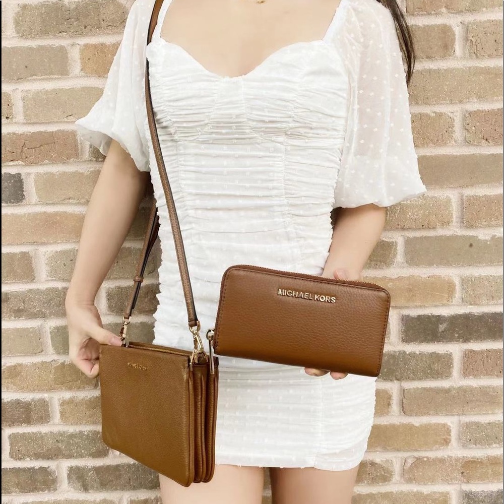 BUNDLE💕- NWT Michael Kors Crossbody & Wallet - Picture 3 of 3